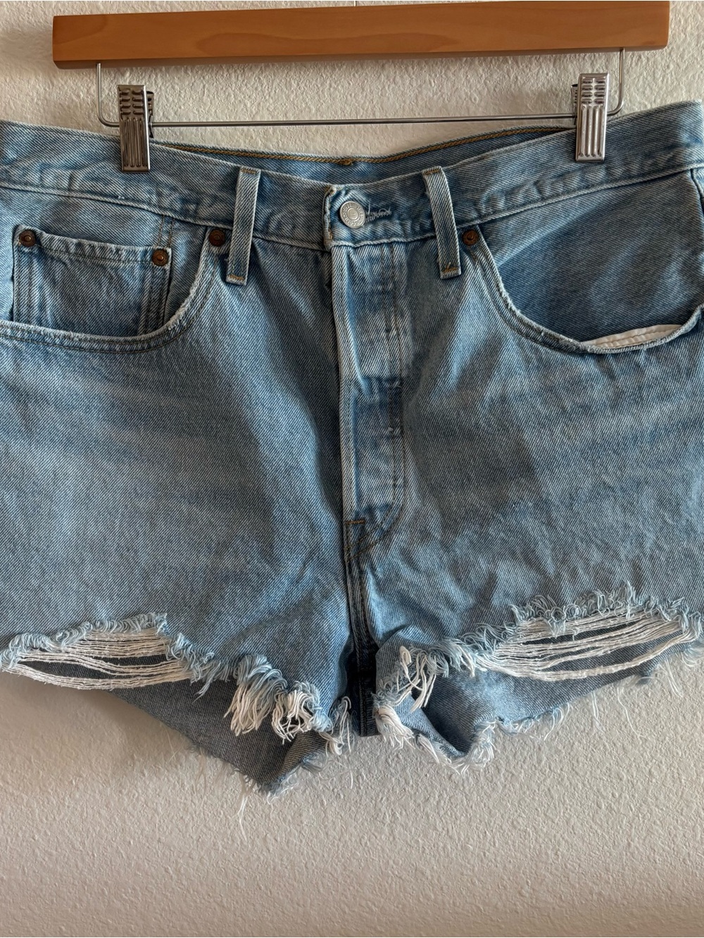 Levi's 501 Light Wash Frayed Hem Denim Shorts Size W31